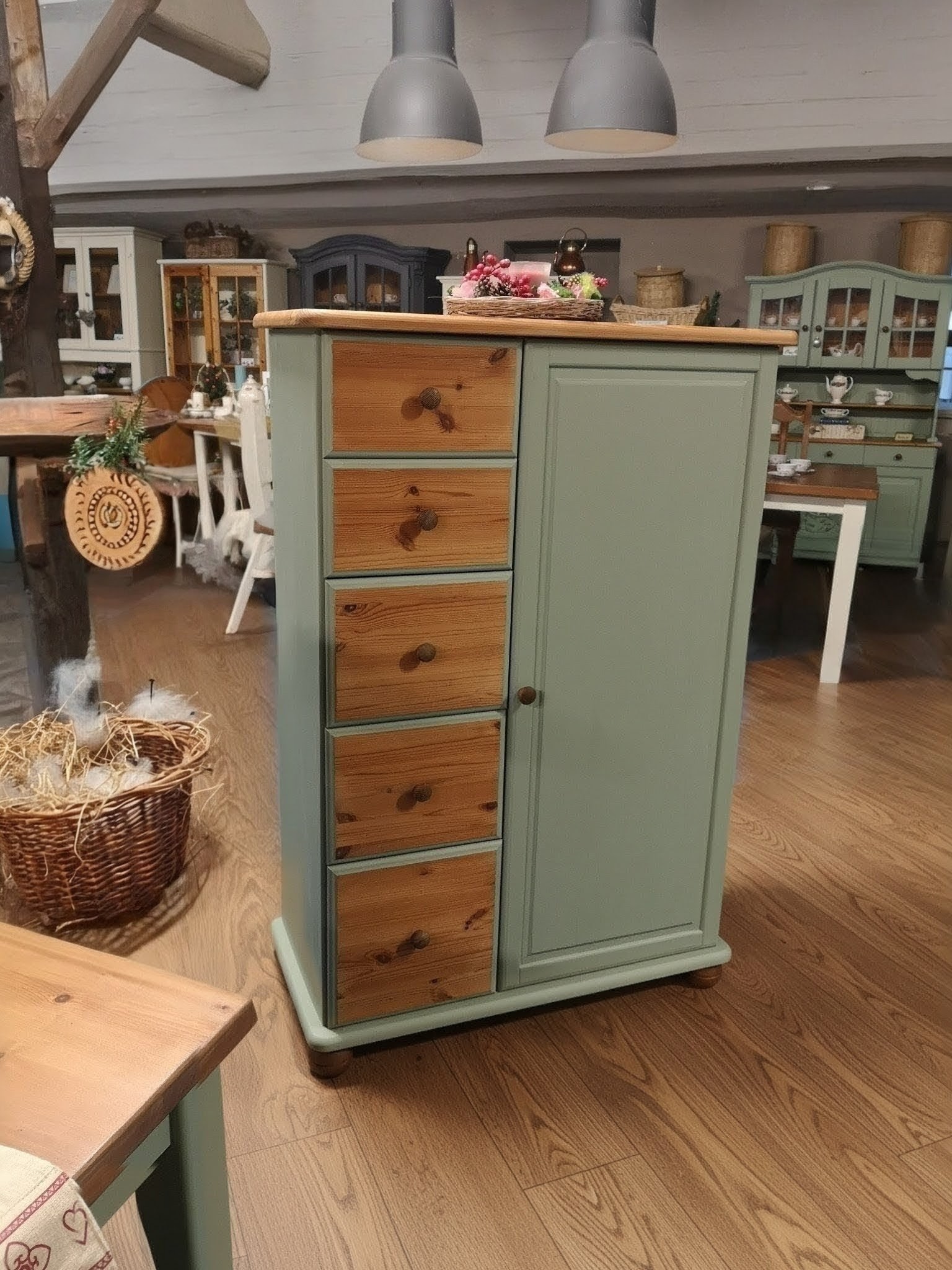 homeai1764781177432~4