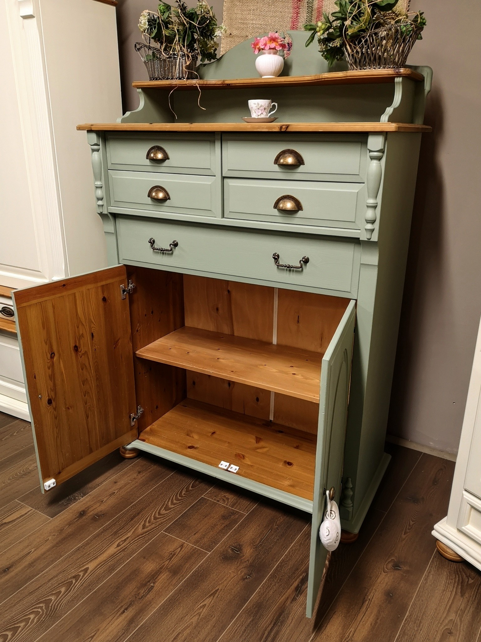 homeai1762456064630~2